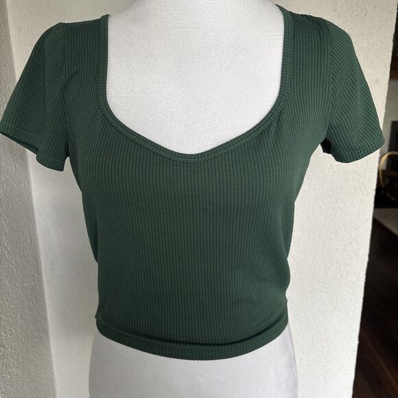 Hollister Seamless Ribbed Swoop Neck Short Sleeved Shirt Size Green Medium - Picture 2 of 9